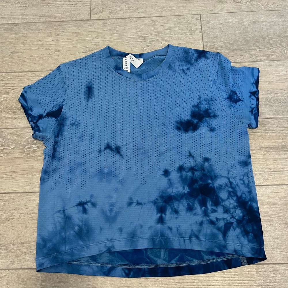 LULULEMON Tie Dye Cloud Blue T Shirt Size 4